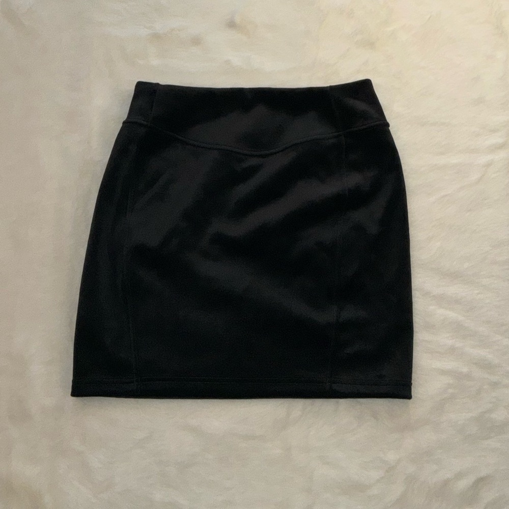 Lululemon velvet Black Mini Skirt like new no tag!